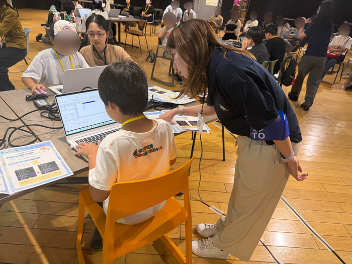 講師や大学生メンターとの距離を縮めながら、和やかな雰囲気で進行